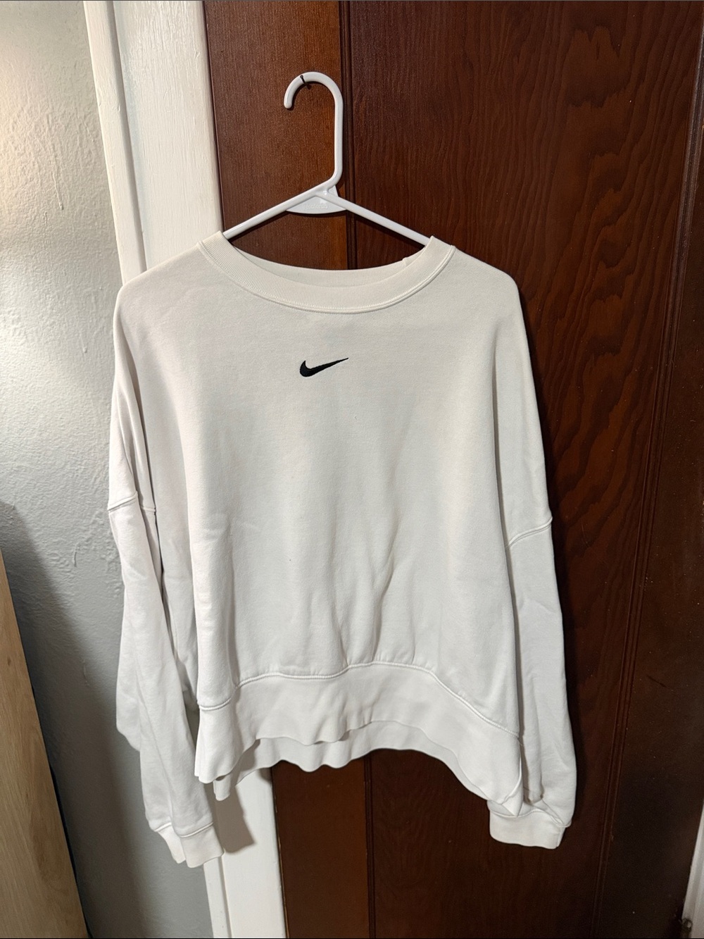 Nike Women's White Crewneck Sweatshirt with Swoosh